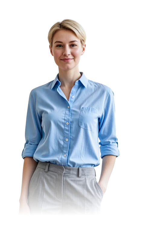 Девушкаулыбается, руки в брюках